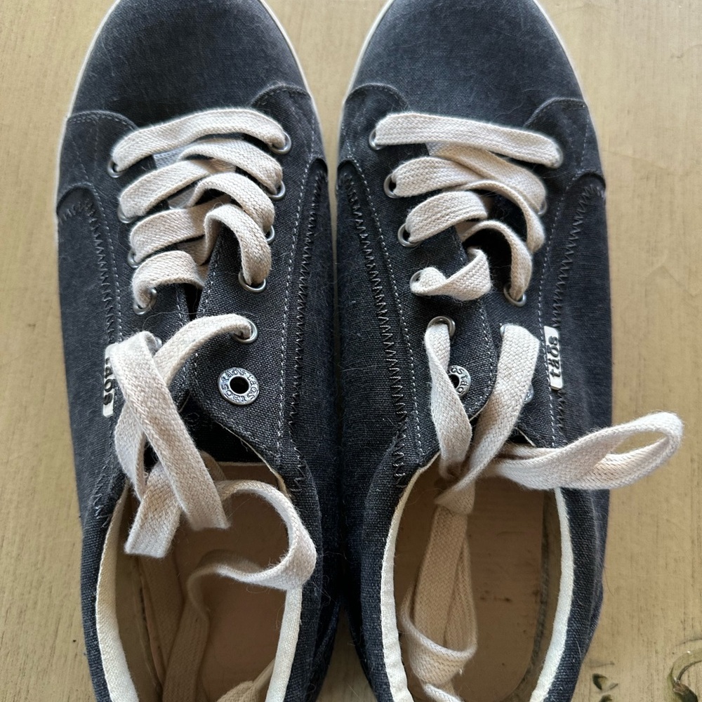 Taos Footwear Women's Sneakers - Black and Cream